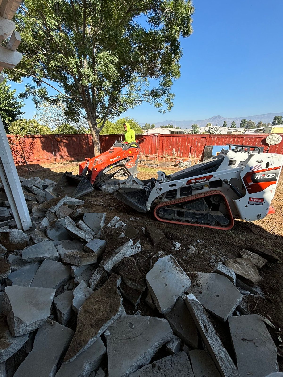 Breaking up and loading concrete rubble for haul-off