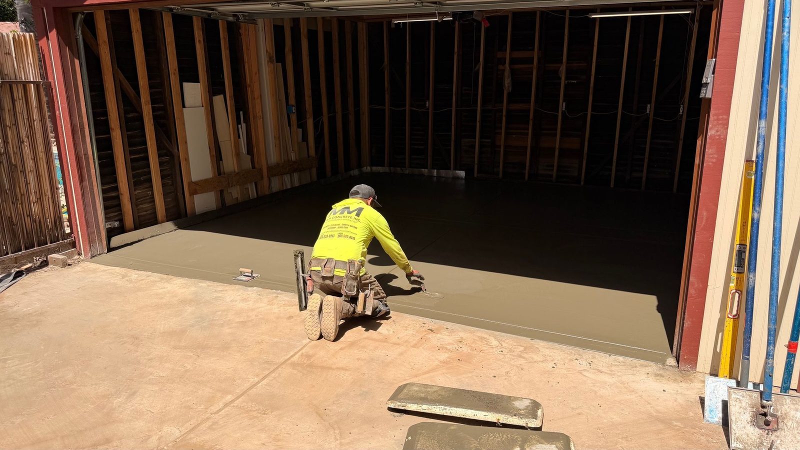 Interior slab pour inside a framed structure
